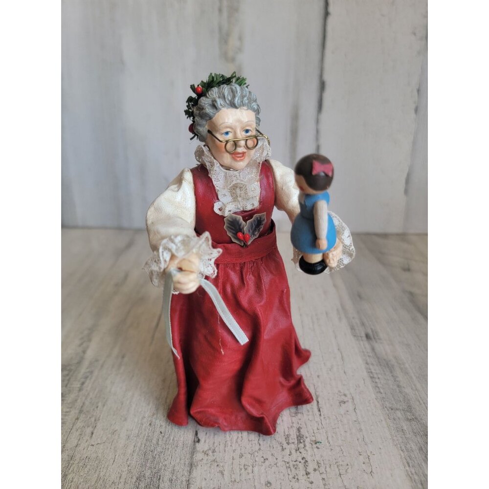 Clothtique possible dreams vintage Mrs Claus tree topper Xmas 1993